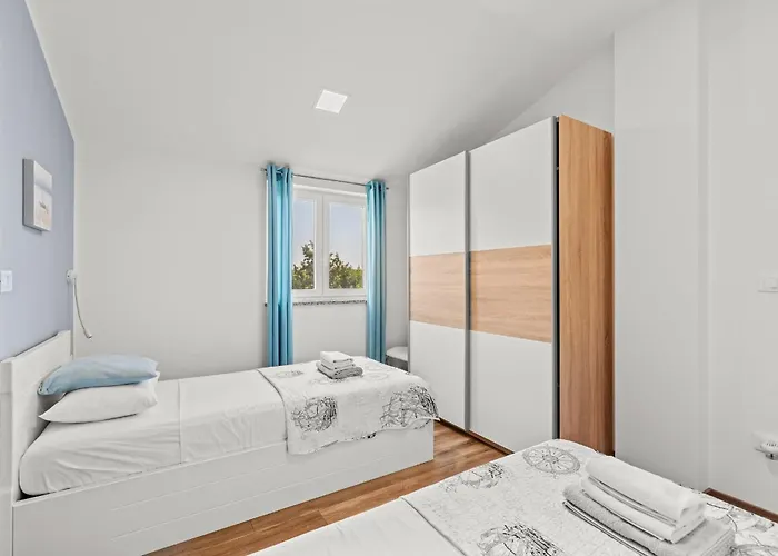 Vila House Brig *
